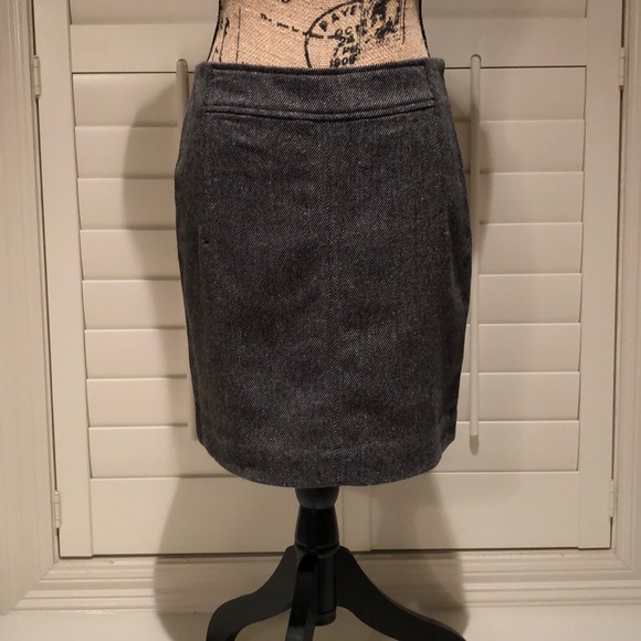 EUC BR Herringbone Tweed Mini Skirt, Size 2 - Picture 2 of 7